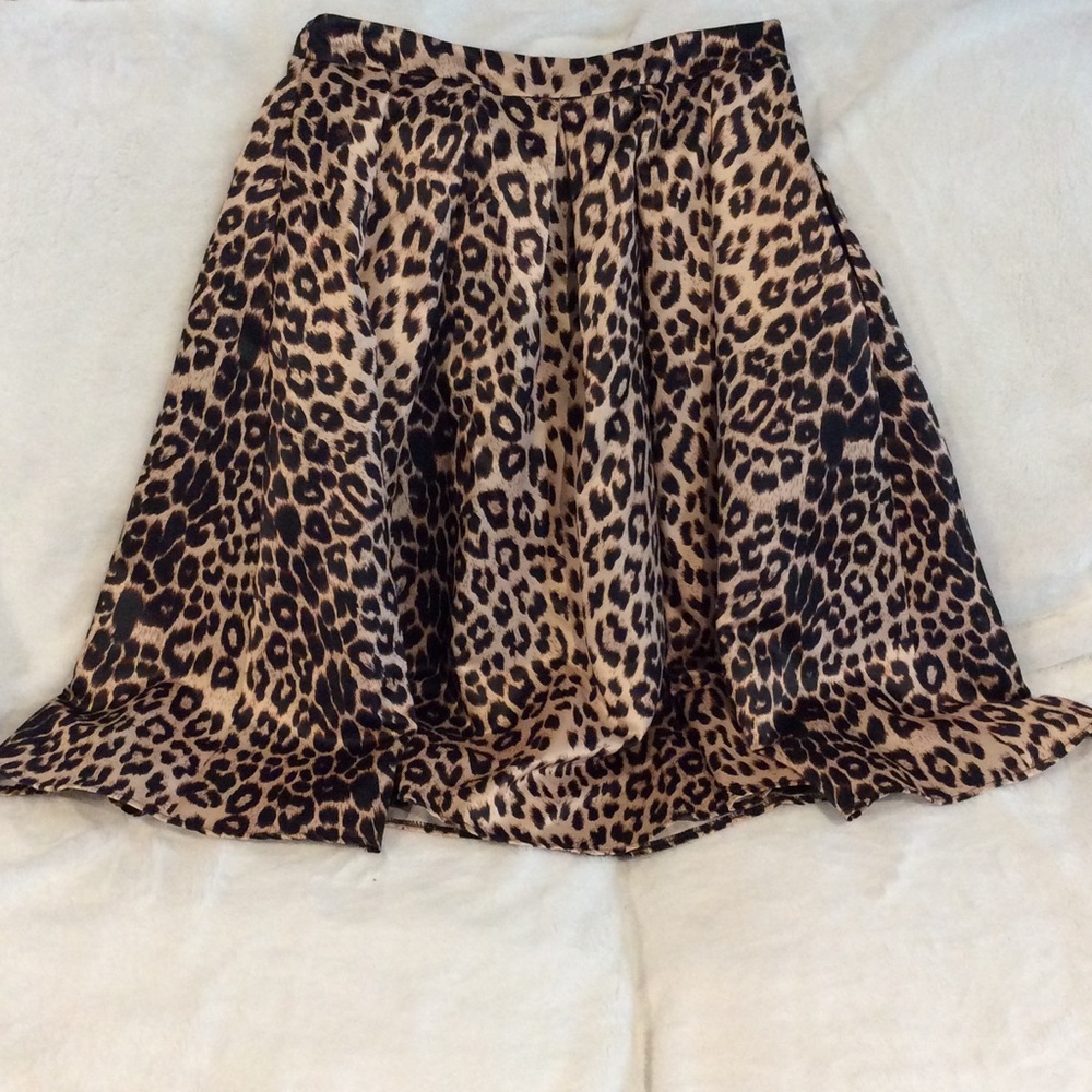 Big, beautiful, leopard rockabilly satin skirt.